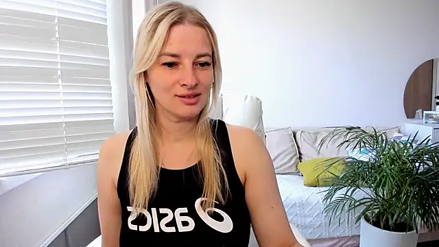 THE_GOLDEN_WOMAN Live XXX-Chat