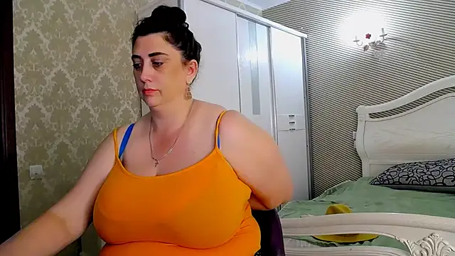 Show modela Evelyn_Shy na web-kameri