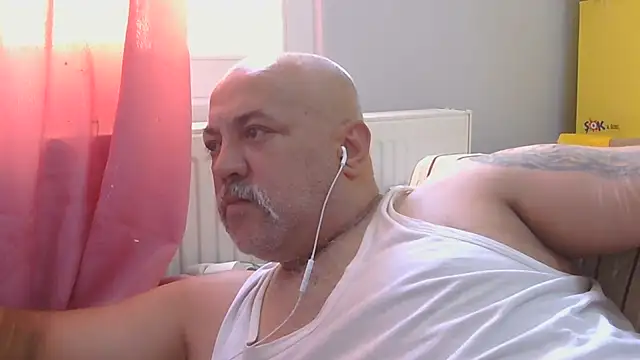 husoizmir: διαδικτυακό σόου στην κάμερα