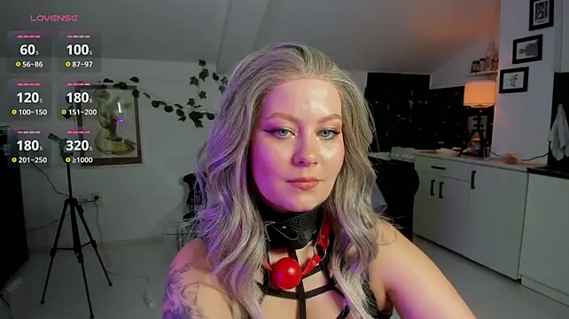 AmiableMuffleGirl's Webcam Show