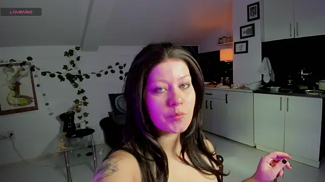 AmiableMuffleGirl Show in webcam