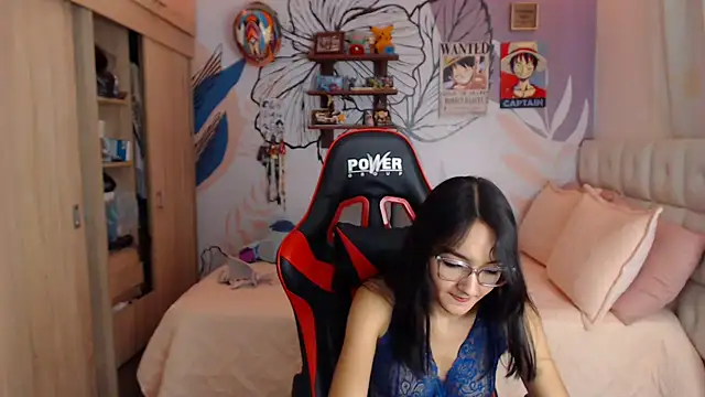 LinzyBaner's Live XXX Chat