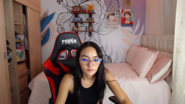 LinzyBaner Chat XXX live