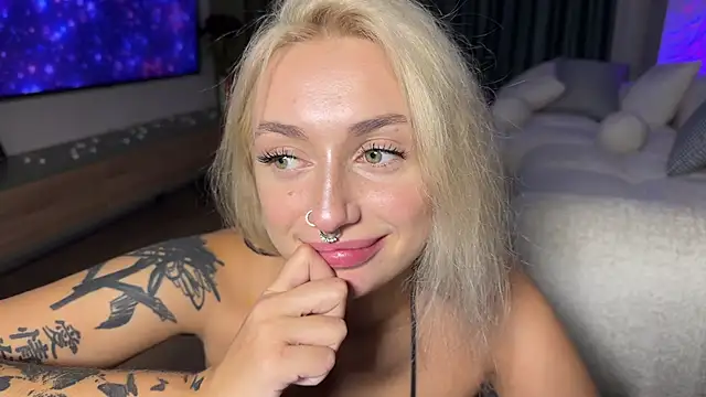 Show modela _Kiss_me_hard_ na web-kameri