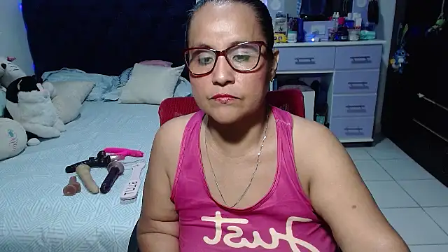 pervert_mommy_ Webcamshow