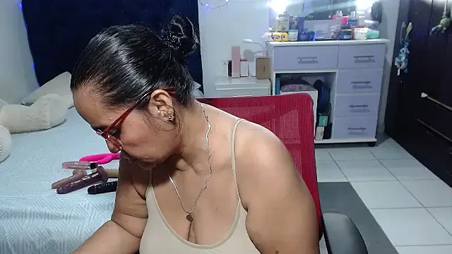 pervert_mommy_ Webcamshow