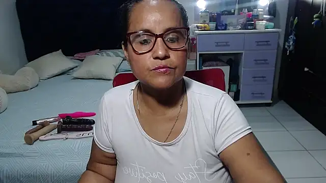pervert_mommy_'s Live XXX Chat