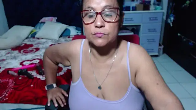 pervert_mommy_ 网络视讯表演