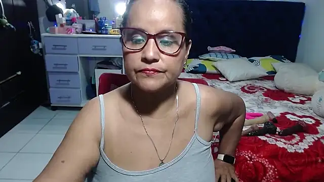 pervert_mommy_ élő XXX-chatje