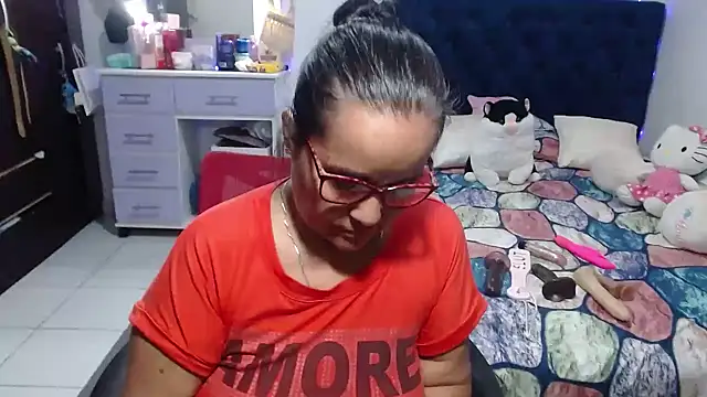 צ'אט XXX בשידור חי של pervert_mommy_