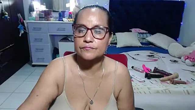 pervert_mommy_ 现场性爱视讯表演