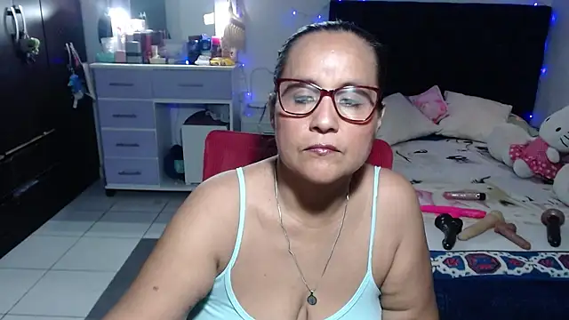 pervert_mommy_'s Webcam Show