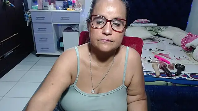 pervert_mommy_'s Webcam Show