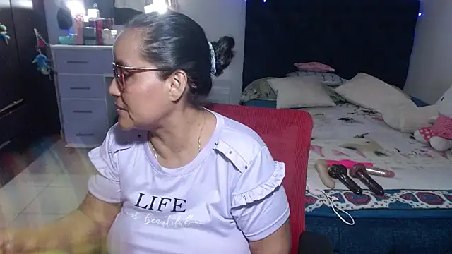 pervert_mommy_'s Live XXX Chat