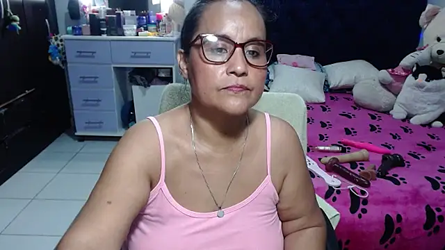 Онлайн чат XXX pervert_mommy_