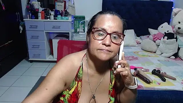 pervert_mommy_ 网络视讯表演