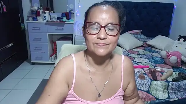 pervert_mommy_'s Live XXX Chat
