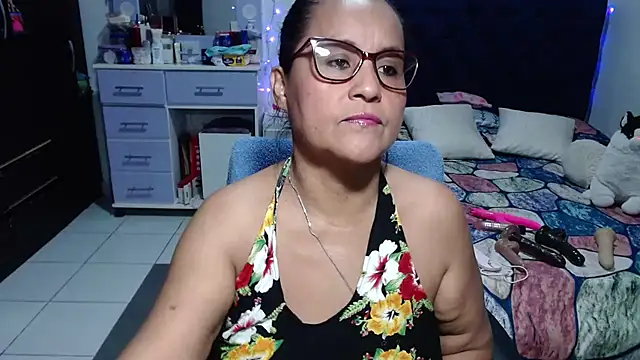 pervert_mommy_'s Webcam Show