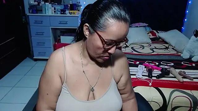צ'אט XXX בשידור חי של pervert_mommy_