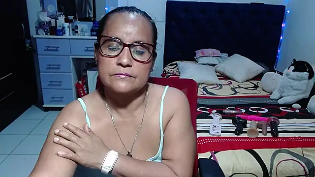 pervert_mommy_'s Webcam Show