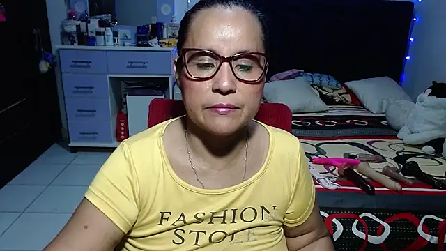 pervert_mommy_'s Webcam Show
