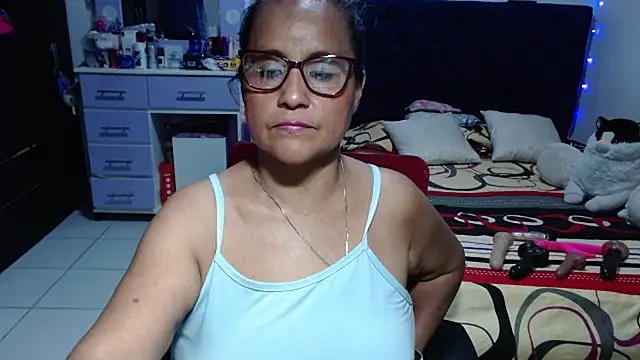 pervert_mommy_ Show in webcam