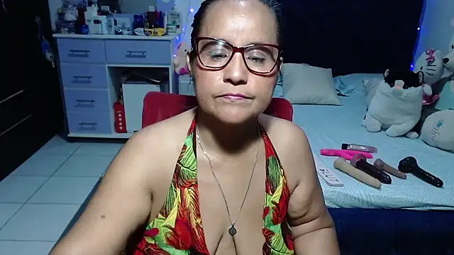 pervert_mommy_ Show in webcam