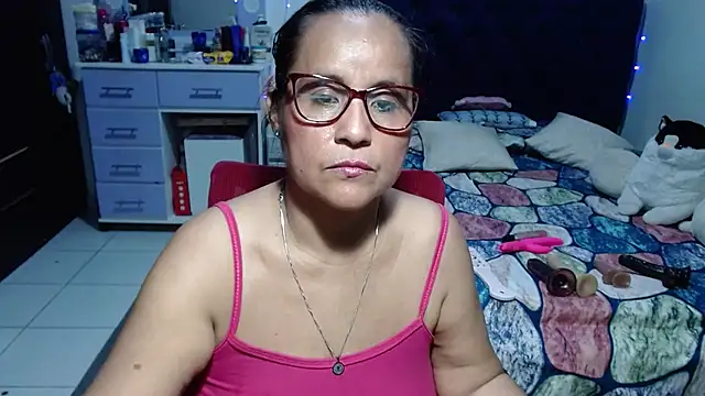 pervert_mommy_'s Webcam Show