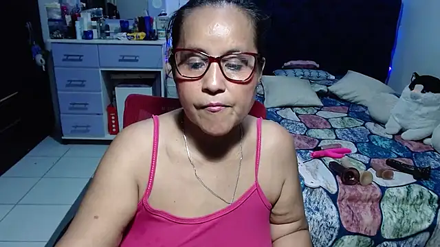 pervert_mommy_'s Live XXX Chat