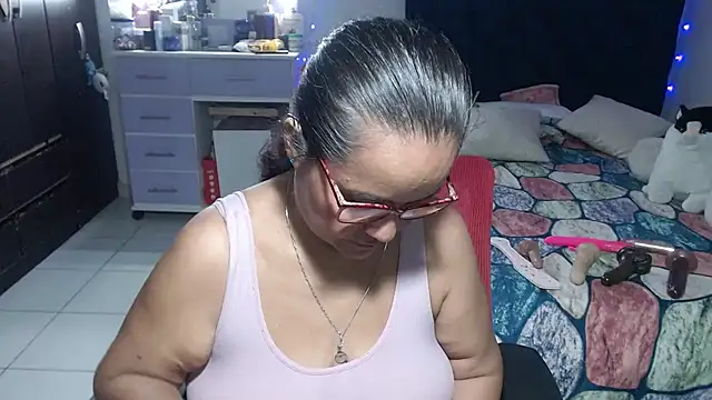 pervert_mommy_ élő XXX-chatje