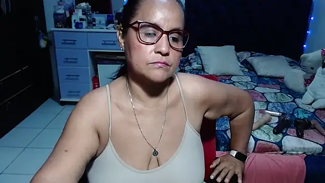 pervert_mommy_'s Live XXX Chat