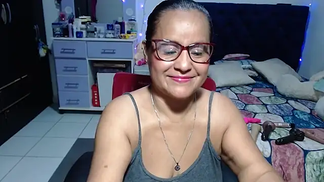 pervert_mommy_ Adlı Modelin Canlı XXX Sohbeti