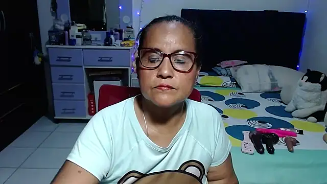 pervert_mommy_ Adlı Modelin Canlı XXX Sohbeti
