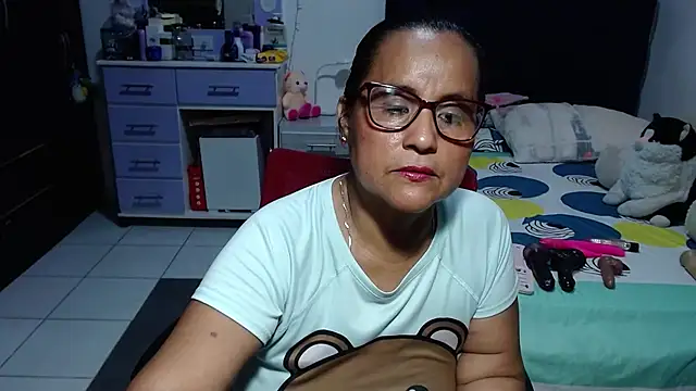 pervert_mommy_ 网络视讯表演