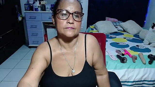 pervert_mommy_'s Webcam Show