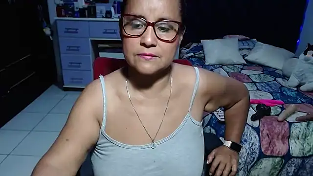 pervert_mommy_'s Live XXX Chat
