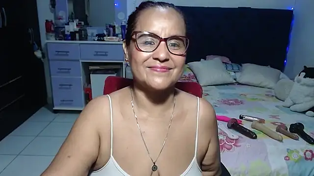 pervert_mommy_ 网络视讯表演