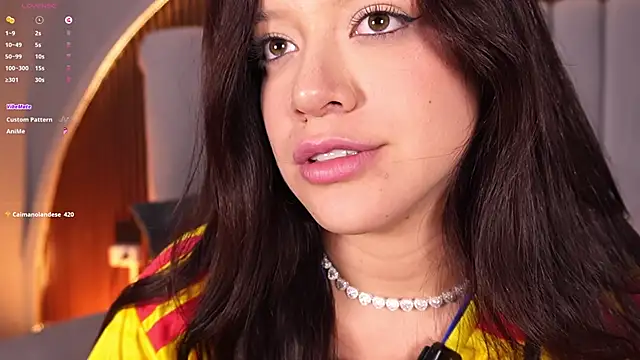 emperatriz_reyes' Webcam Show