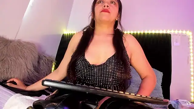Godeskaroline লাইভ XXX চ্যাট