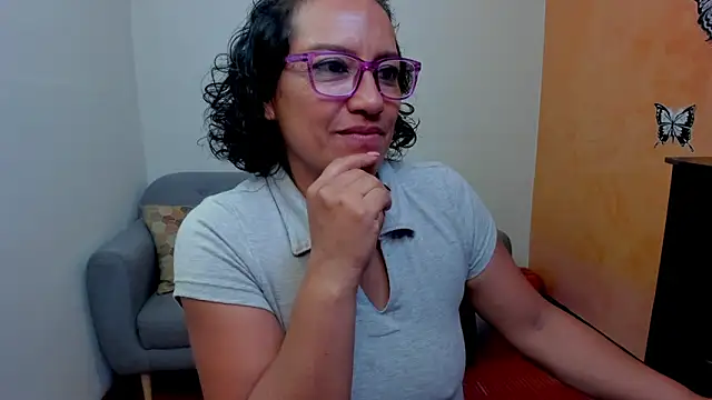 scarlet_wet Adlı Modelin Canlı XXX Sohbeti