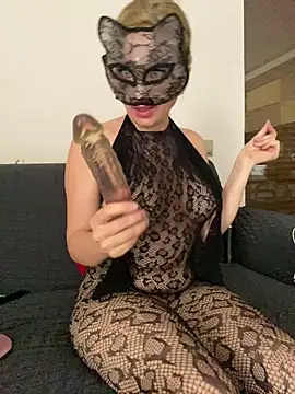 ShahikaShakeel Show in webcam