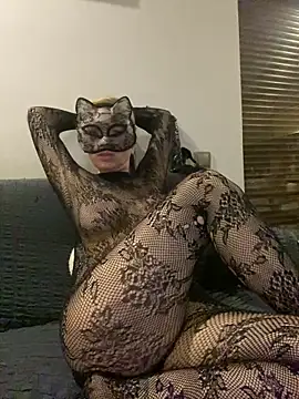 Онлайн чат XXX ShahikaShakeel