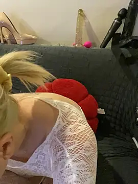 XXX chat uživo modela ShahikaShakeel