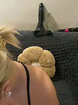Chatroom XXX en direct de BigggPussyyyLipsss