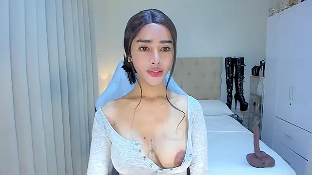 Lovable_with_bigsurprise Show in webcam