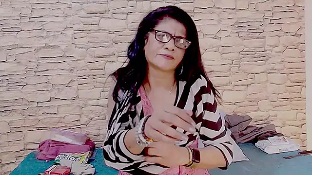 IndianAllure 라이브 XXX 채팅