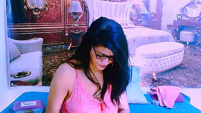 Chat +18 de IndianAllure ao vivo