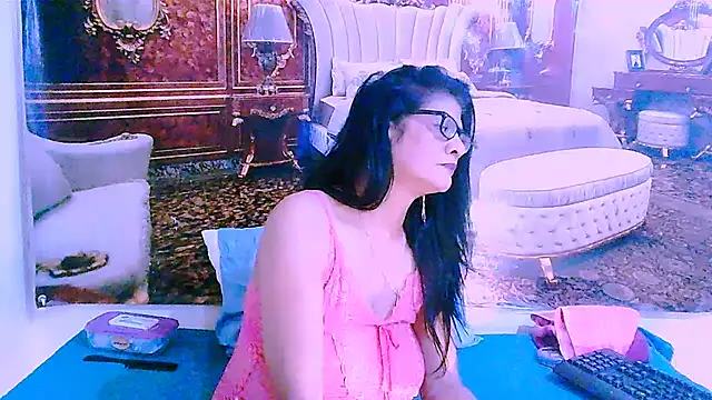 XXX chat uživo modela IndianAllure