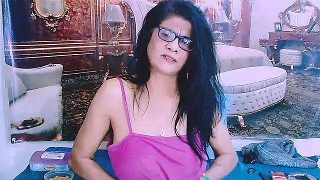 แชท XXX สดของ IndianAllure