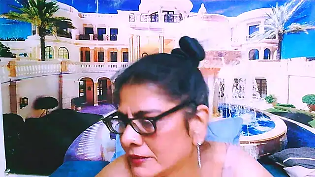 IndianAllure's Live XXX Chat